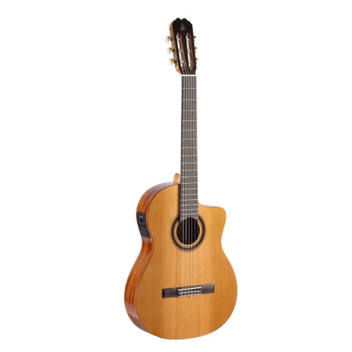 Admira Granada Cutaway Slim Fishman — 4/4 klasiskā ģitāra Admira Granada Cutaway Slim Fishman — 4/4 klasiskā ģitāra