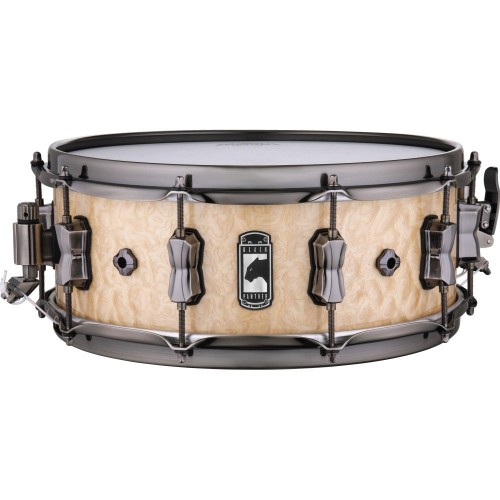 Mapex BPNMW4550LXN Black Panther Pegasus 14″ × 5.5″ — solo bunga Mapex BPNMW4550LXN Black Panther Pegasus 14″ × 5.5″ — solo bunga
