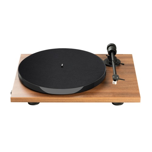 Pro-Ject E1 BT Bluetooth plašu atskaņotājs — Matēta riekstkoks Pro-Ject E1 BT Bluetooth plašu atskaņotājs — Matēta riekstkoks