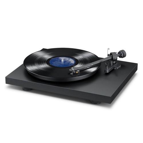 Pro-Ject Debut III DC plašu atskaņotājs — Matēta melna Pro-Ject Debut III DC plašu atskaņotājs — Matēta melna