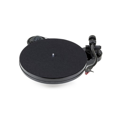 Pro-Ject RPM 1 Carbon plašu atskaņotājs — Spīdīga melna Pro-Ject RPM 1 Carbon plašu atskaņotājs — Spīdīga melna