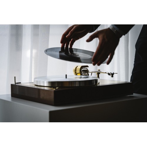 Pro-Ject The Classic Reference plašu atskaņotājs — Akācija misiņš Pro-Ject The Classic Reference plašu atskaņotājs — Akācija misiņš