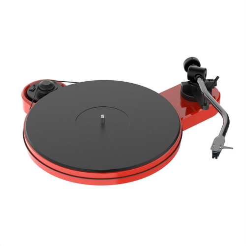 Pro-Ject RPM 3 Carbon plašu atskaņotājs — Spīdīga sarkana Pro-Ject RPM 3 Carbon plašu atskaņotājs — Spīdīga sarkana