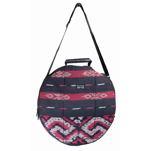 Terré Ikat 45 cm — šamaņu bungu soma, sarkana Terré Ikat 45 cm — šamaņu bungu soma, sarkana