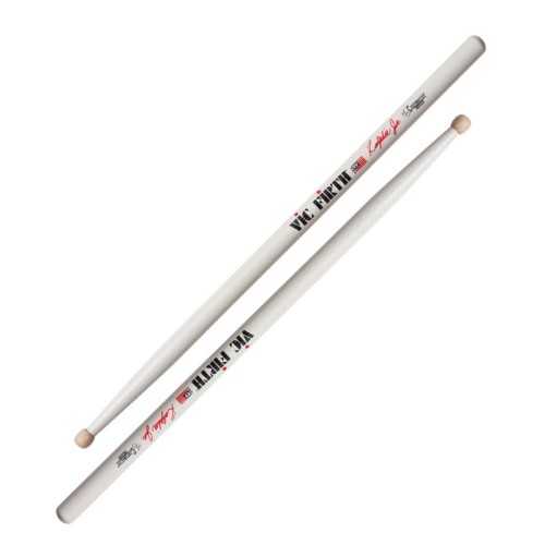 Vic Firth SRHJR Corpsmaster Signature Ralphie Jr — bungu kociņi Vic Firth SRHJR Corpsmaster Signature Ralphie Jr — bungu kociņi